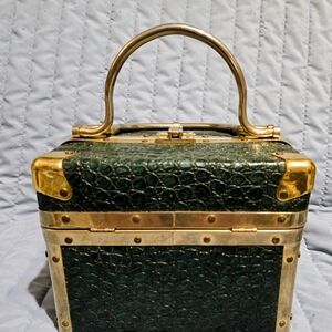 Lisette Box Purse Elegant Green Crocodile-Embossed Handbag